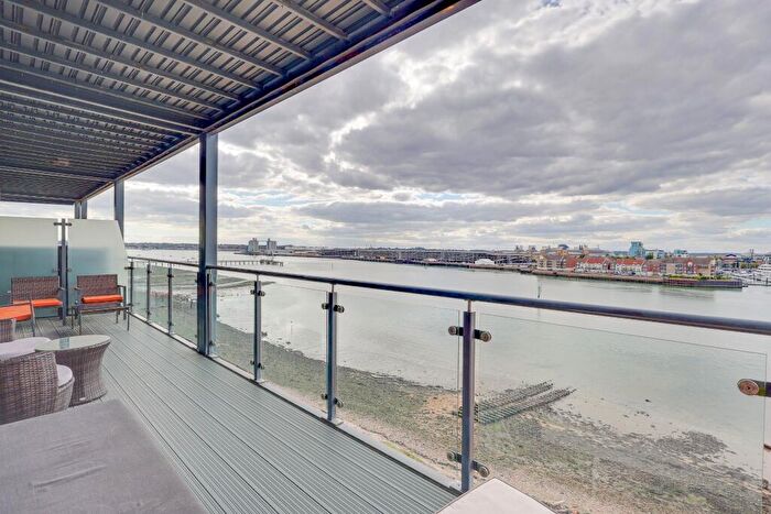 3 Bedroom Flat For Sale In Denyer Walk, Woolston, SO19
