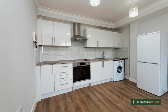 3 Bedroom Flat To Rent In Uxbridge Road, Second Floor Flat, Shepherds Bush, London, W12