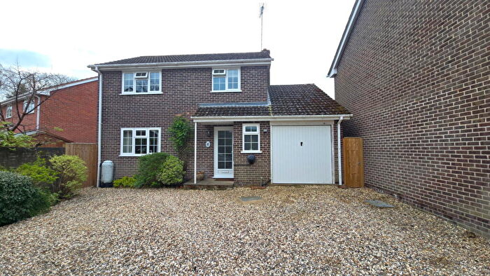 3 Bedroom Detached House For Sale In Harwood Rise, Woolton Hill, Newbury, RG20