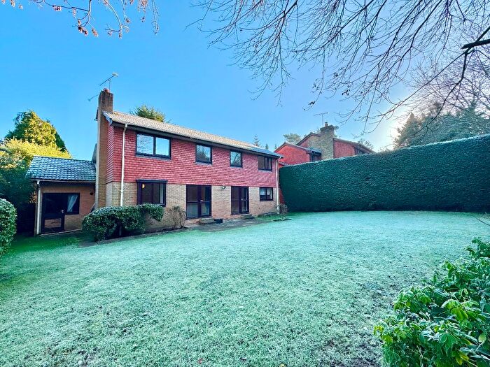 5 Bedroom Detached House To Rent In Beechwood Drive, Cobham, KT11