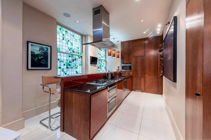 4 Bedroom Flat To Rent In Evelyn Mansions, Carlisle Place, Chelsea, SW1P