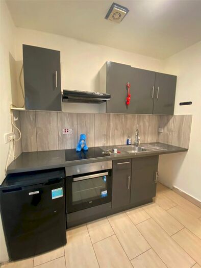 1 Bedroom Flat To Rent In High Street, Cradley Heath, West Midlands, B64