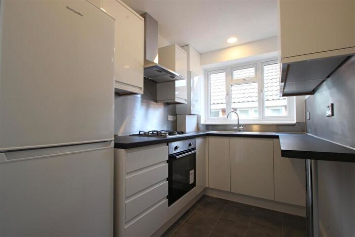 1 Bedroom Flat To Rent In Fairfield Close, Finchley, N12