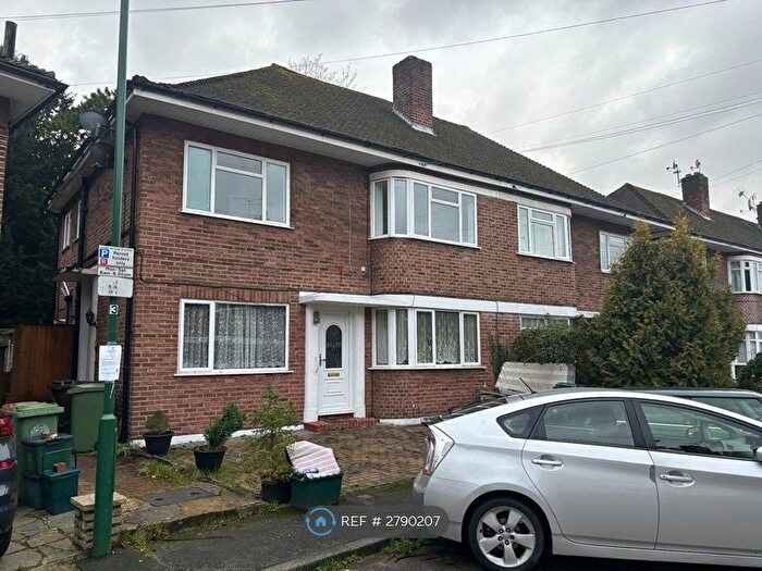 2 Bedroom Maisonette To Rent In Falcourt Close, Sutton, SM1