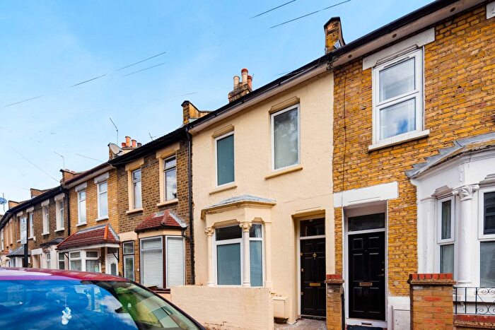 2 Bedroom Terraced House For Sale In Glenavon Road, London, E15