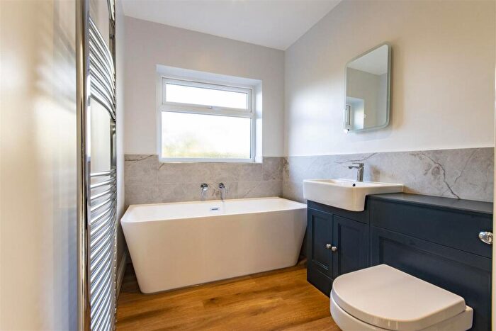 3 Bedroom Detached Bungalow For Sale In Main Road, Wadshelf, Chesterfield, S42