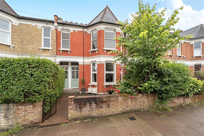 2 Bedroom Apartment For Sale In Albert Road, London, N22