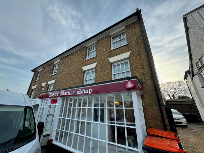 2 Bedroom Flat To Rent In Market Square, Dunstable, LU5