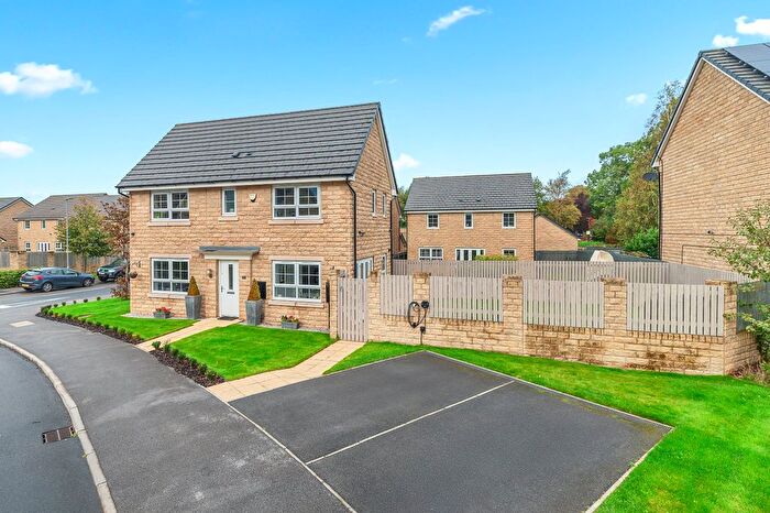 3 Bedroom Detached House For Sale In Stephenson Drive, Silsden, West Yorkshire, BD20
