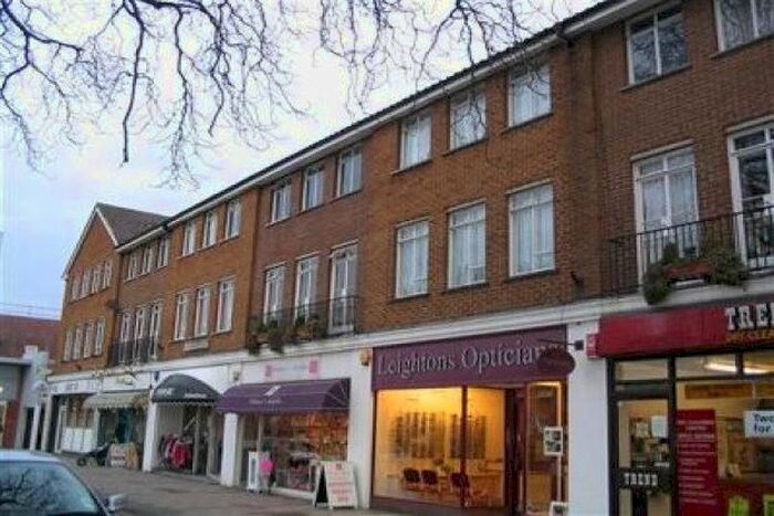 2 Bedroom Flat To Rent In Oakdene Parade, Cobham, KT11