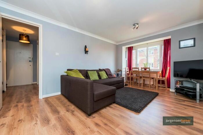 1 Bedroom Flat To Rent In Beechwood Grove, East Acton, London, W3