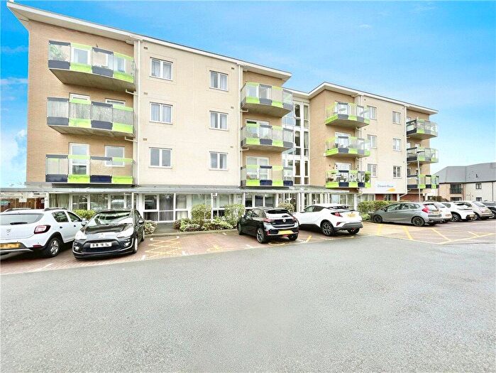 2 Bedroom Apartment For Sale In Johnstone Close, Bracknell, Berkshire, RG12