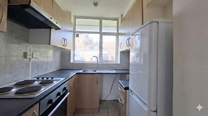 2 Bedroom Flat To Rent In Angel Close, Edmonton, N18