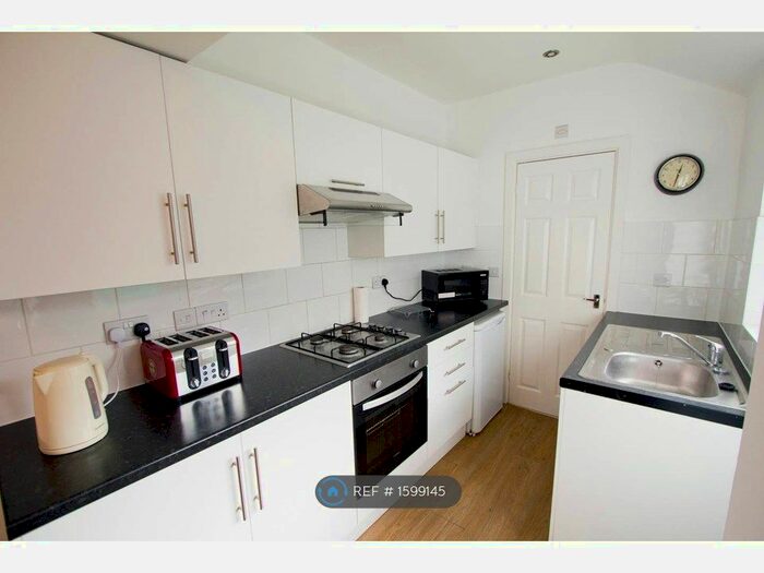 2 Bedroom End Of Terrace House To Rent In East Street, Southend-On-Sea, SS2