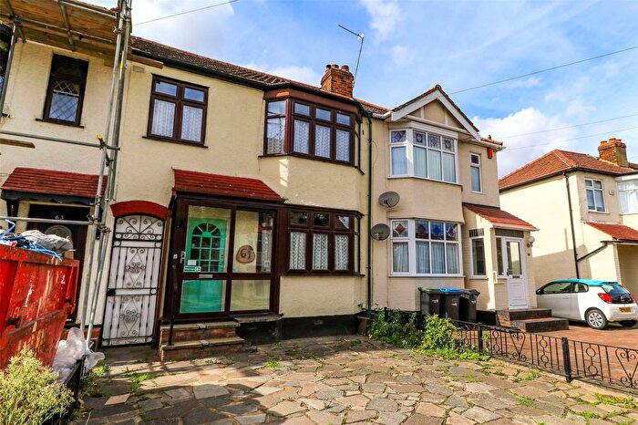 3 Bedroom Terraced House For Sale In Carnarvon Avenue, Enfield, Middlesex, EN1