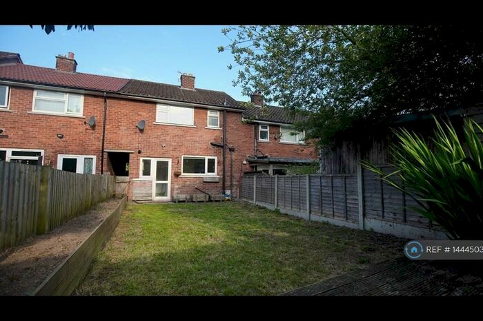 3 Bedroom Semi-Detached House To Rent In Goyt Valley Road, Bredbury, Stockport, SK6