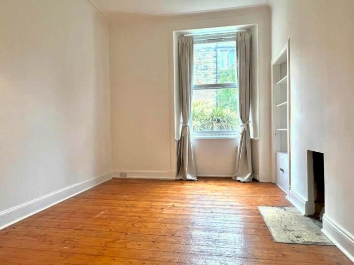 1 Bedroom Flat To Rent In Lorne Square, Leith Walk, Edinburgh, EH6