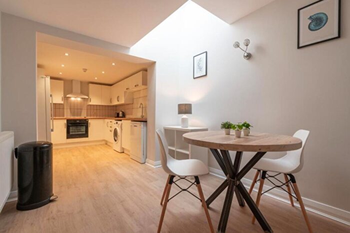 4 Bedroom Flat To Rent In Portland Road, Nottingham, NG7