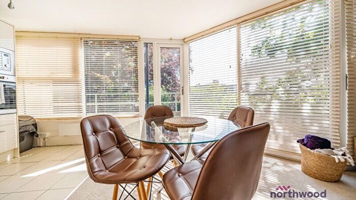 2 Bedroom Flat To Rent In Thackley End, Oxford, OX2