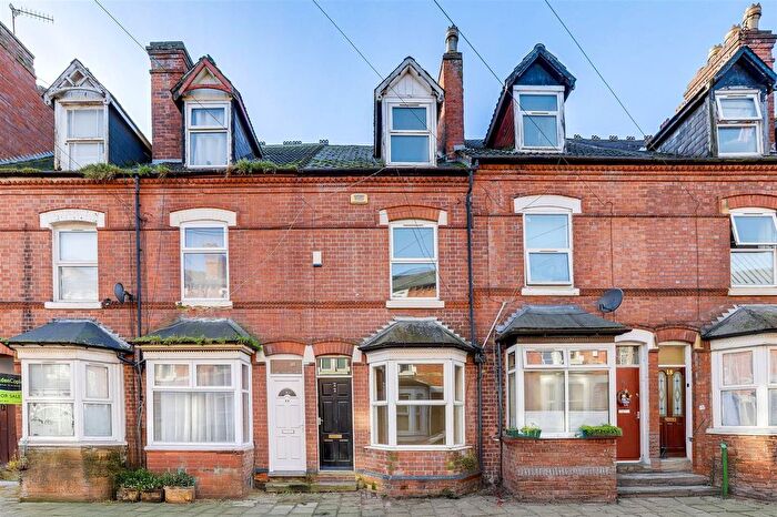 4 Bedroom Terraced House For Sale In Myrtle Avenue, Nottingham, NG7