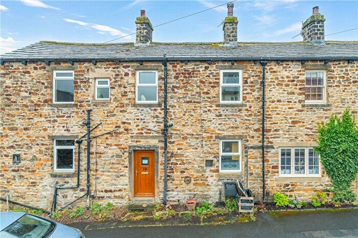 1 Bedroom Terraced House For Sale In School Lane, Addingham, Ilkley, West Yorkshire, LS29