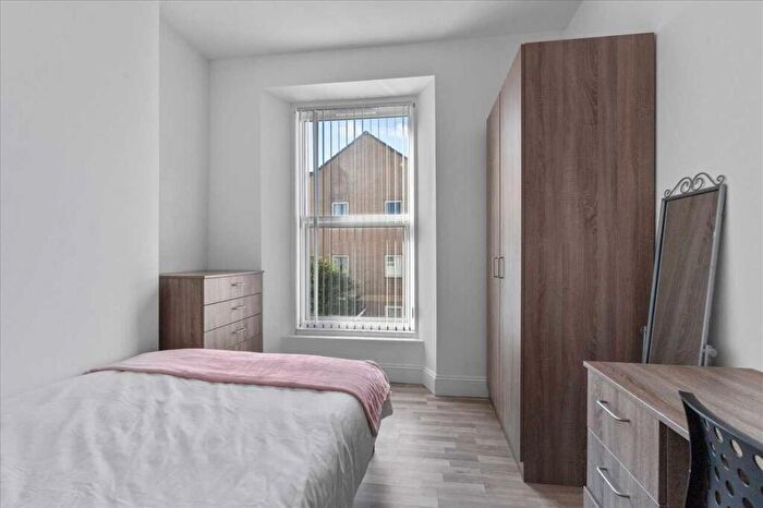 2 Bedroom Apartment To Rent In Clifton Place, Plymouth, PL4