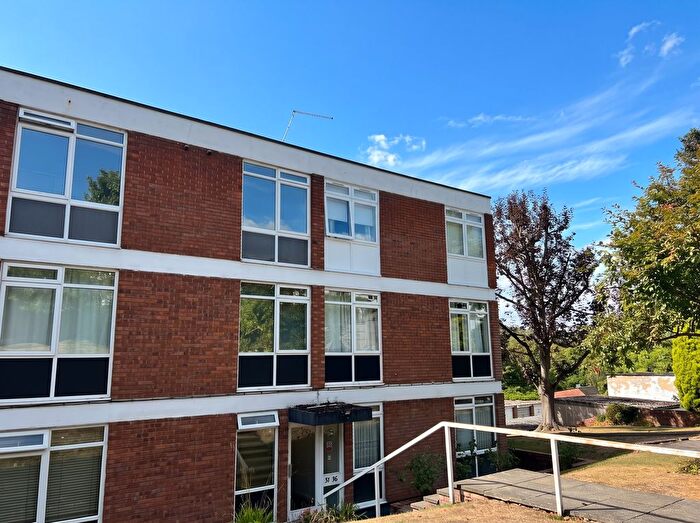 2 Bedroom Flat For Sale In The Pines, Purley, CR8