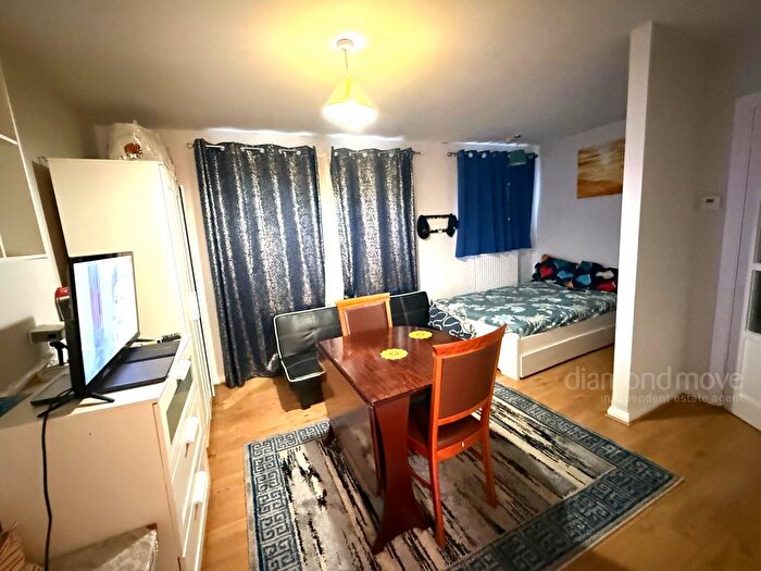 1 Bedroom Flat To Rent In Ivy Road, Hounslow, TW3