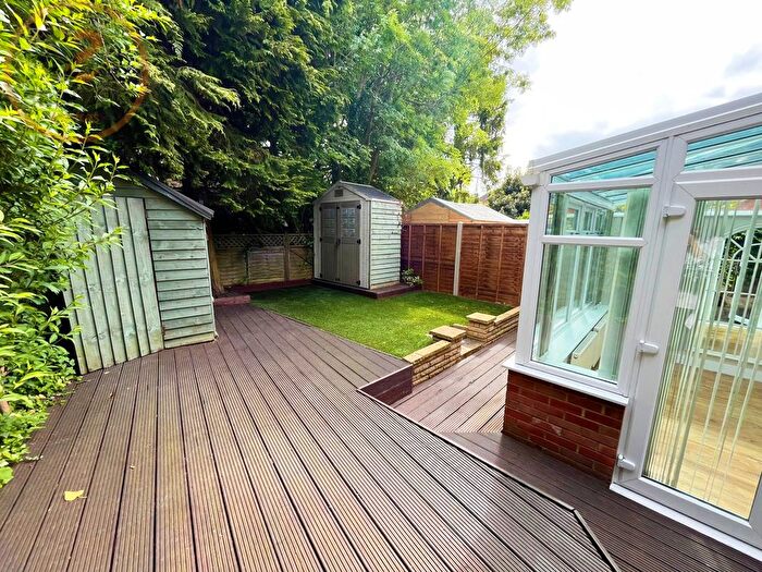 3 Bedroom Flat To Rent In Kingsway Road, Cheam, London, SM3