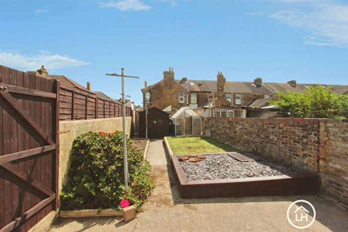 1 Bedroom Flat To Rent In Alma Road, Sheerness, ME12