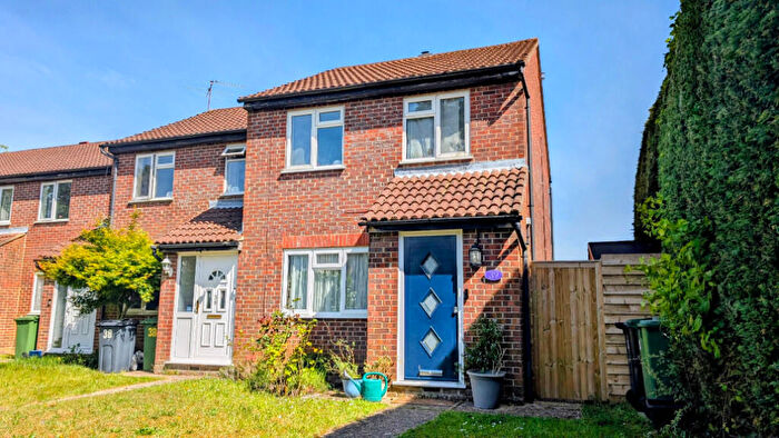 3 Bedroom End Of Terrace House For Sale In Sunbury Close, Bordon, Hampshire, GU35