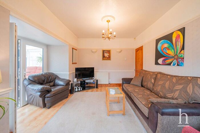 2 Bedroom Bungalow For Sale In Hawthorn Drive, West Kirby, CH48