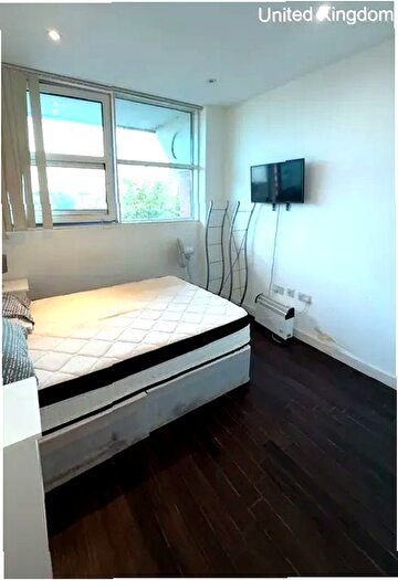 Studio To Rent In Bath Road, Harlington, UB3