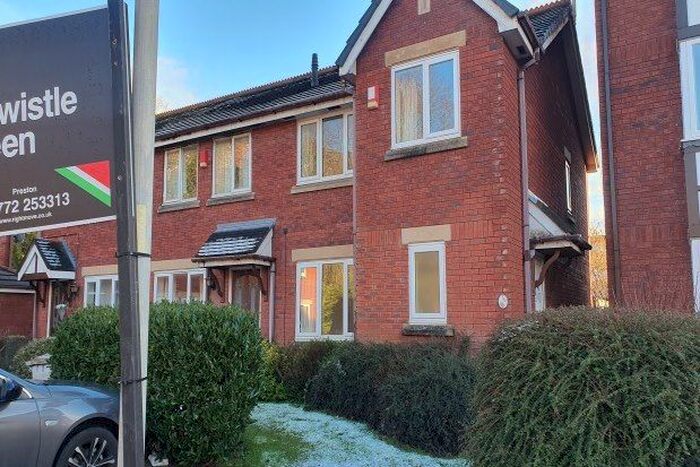 3 Bedroom Mews House To Rent In Beamont Drive, Preston, PR1