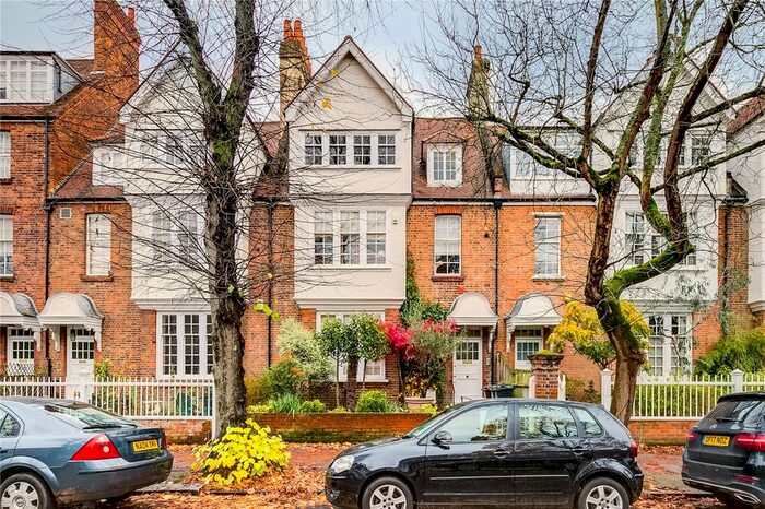 2 Bedroom Flat To Rent In Woodstock Road, Chiswick, W4