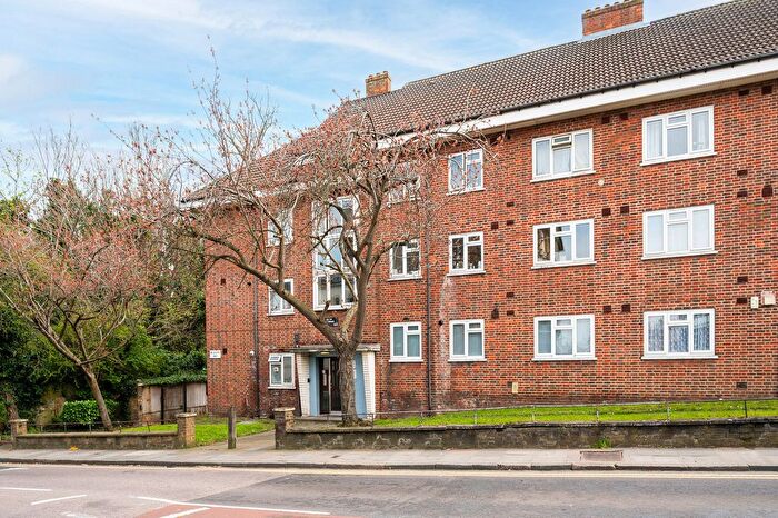 4 Bedroom Flat To Rent In Little Heath, London, SE7