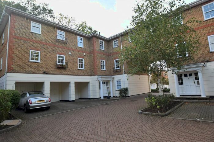 2 Bedroom Flat To Rent In Markham Court, Camberley, GU15
