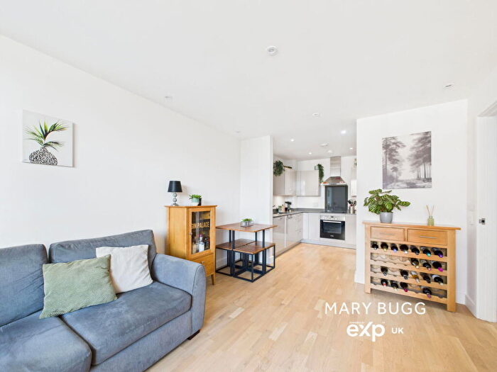 2 Bedroom Apartment For Sale In Burgess Springs, Chelmsford, CM1