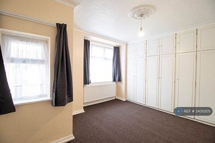 1 Bedroom Flat To Rent In Kings Road, London, E6