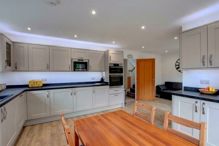 4 Bedroom Detached House To Rent In Crooks Lane, Studley, B80