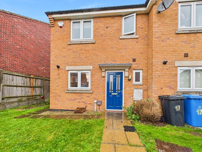 3 Bedroom End Of Terrace House To Rent In Templeton Close, Mickleover, DE3