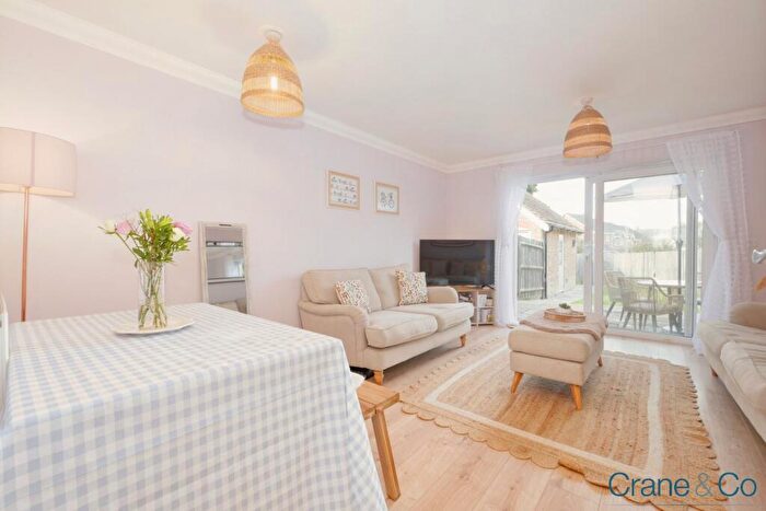 3 Bedroom Semi Detached House For Sale In Shetland Close, Hailsham, BN27