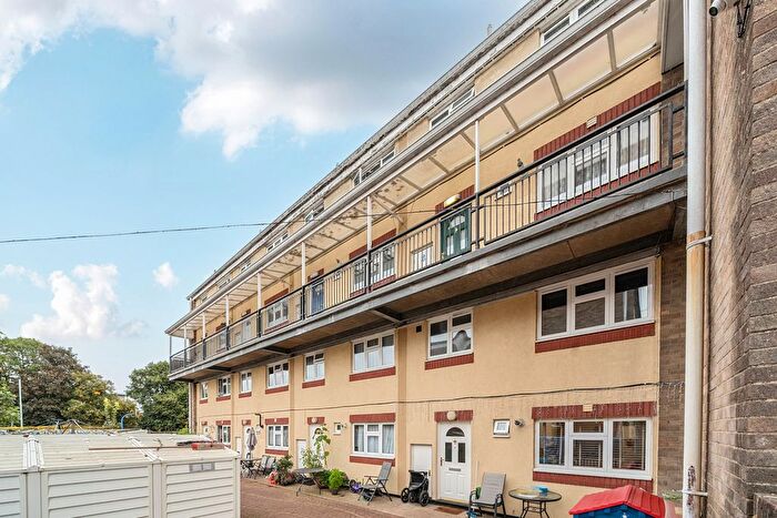 3 Bedroom Maisonette To Rent In Greenfields, Maidenhead, SL6
