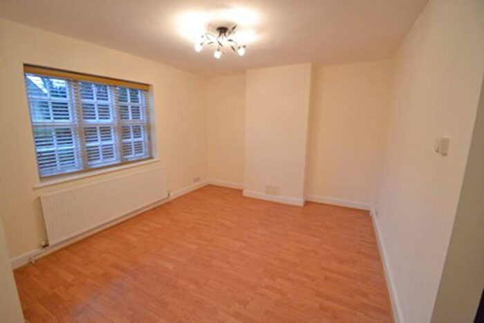 3 Bedroom Cottage To Rent In Listed Cottage In Great Location, NW11