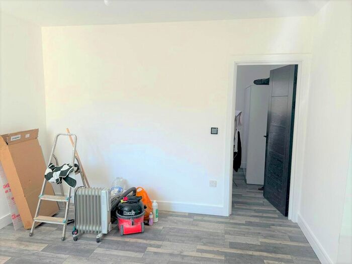 1 Bedroom Flat To Rent In South Road, Chadwell Heath, Romford, RM6