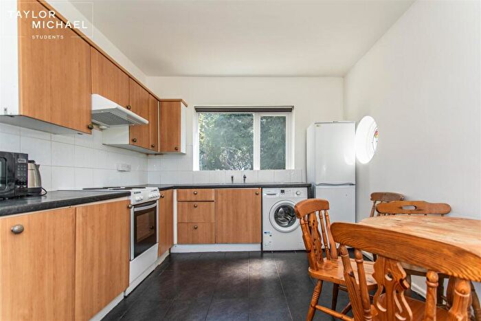 5 Bedroom Semi-Detached House To Rent In Nyetimber Hill, Brighton, BN2