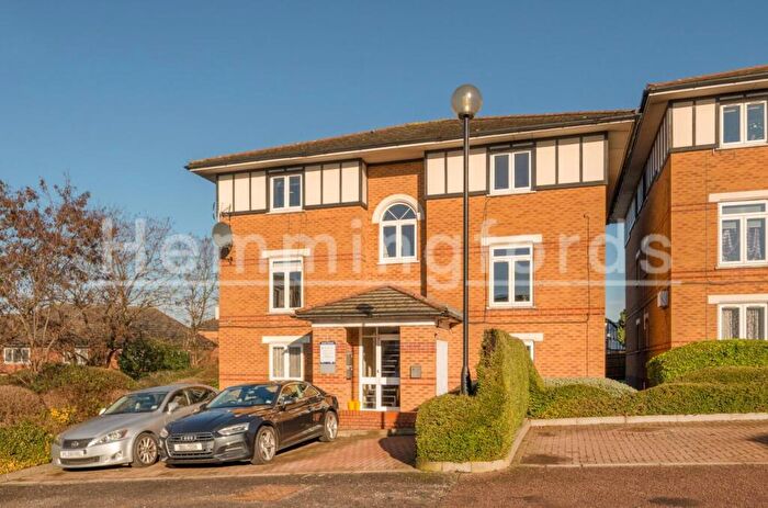 1 Bedroom Apartment For Sale In Wenlock Gardens, London, NW4