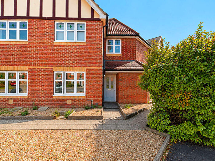 2 Bedroom Flat For Sale In Westland Drive, Lee-On-The-Solent, PO13