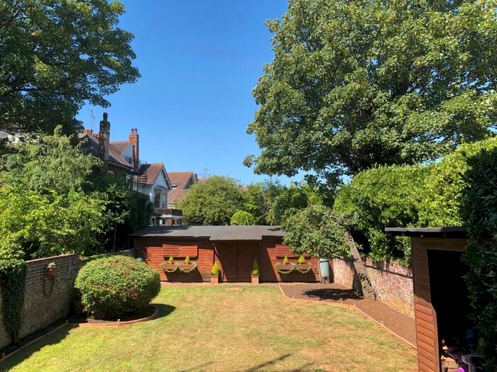 2 Bedroom Flat To Rent In The Drive, Hove, BN3