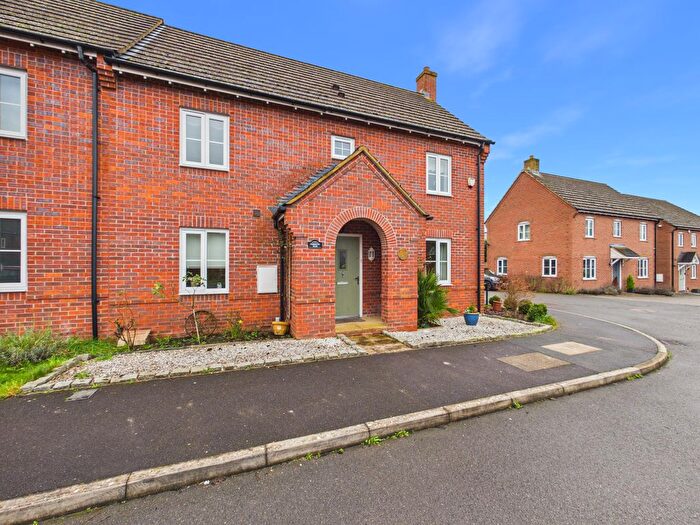 3 Bedroom End Terrace House For Sale In Kiln Avenue, Chinnor, Oxfordshire, OX39